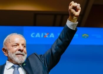 Lula critica Zema por não usar R$ 3,5 bi em obras de prevenção à chuva