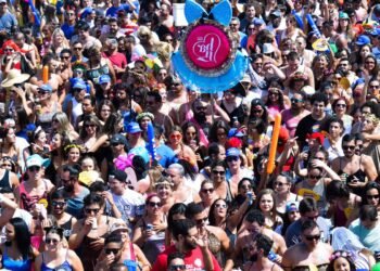 Ministério Público de SP vai investigar superlotação em blocos de rua