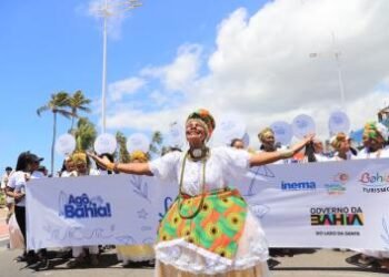 Com participação do projeto Agô Bahia, Lavagem de Itapuã atrai turistas nacionais e estrangeiros | SECOM