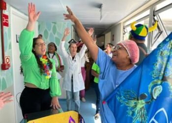 Música e cuidado transformam rotina de pacientes durante Carnaval no Hospital Costa dos Coqueiros | SECOM