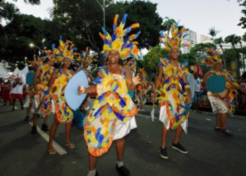 Bloco Apaxes do Tororó reafirma ancestralidade e resistência cultural no Circuito Osmar | SECOM