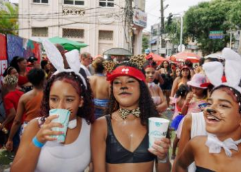 Governo da Bahia distribui mais de 70 mil litros de água potável durante o Carnaval 2026 | SECOM