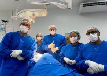 Hospital do Subúrbio realiza cirurgia de escoliose com técnica inédita no Brasil | SECOM