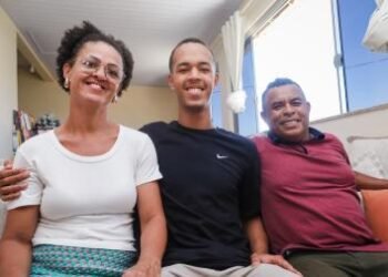 Após dupla aprovação em Medicina, Davi Rocha volta à escola estadual que lhe deu “régua e compasso” | SECOM