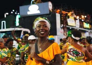 Ouro Negro: Bloco Afro Muzenza desfila história e resistência no Circuito Dodô | SECOM