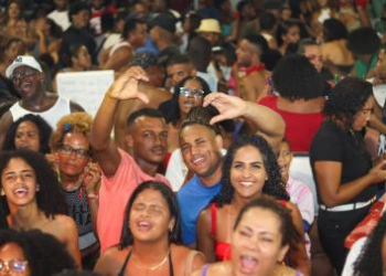 Carnaval em Paripe movimenta economia e deixa população animada com a geração de renda durante o período | SECOM