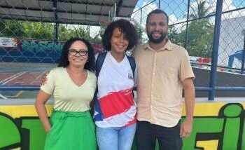 Estudante da rede estadual alfabetizada aos 11 anos de idade comemora ingresso na universidade | SECOM