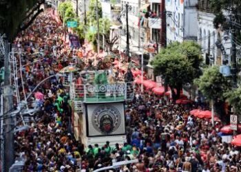 Pipoca do Olodum arrasta multidão com espetáculo de percussão no Campo Grande | SECOM