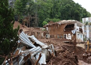 Lula deve sobrevoar áreas afetadas pelas chuvas em MG neste sábado 