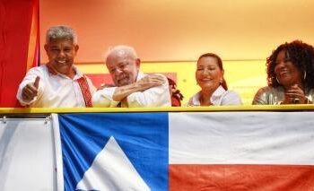 Ao lado do presidente Luiz Inácio Lula da Silva, governador Jerônimo Rodrigues acompanha atrações do Carnaval no Campo Grande | SECOM