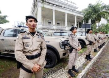 Jerônimo Rodrigues entrega viaturas para reforçar atuação da Ronda Maria da Penha no Norte do estado | SECOM