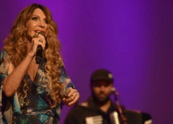 TV Brasil exibe show acústico para comemorar 75 anos de Elba Ramalho
