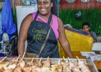 Mães ambulantes cobram pontos de apoio para crianças no carnaval