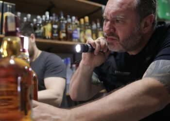 Carnaval: metanol em bebidas liga sinal de alerta nos estados