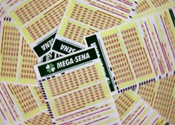 Mega-sena acumula e prêmio principal vai para R$ 130 milhões