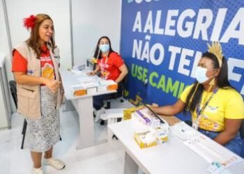 Secretária realiza vistoria em posto de testagem para ISTs na abertura do Carnaval de Salvador | SECOM