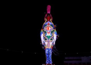 Galo Gigante homenageia Dom Helder Câmara, no Carnaval recifense