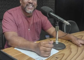 Samba-enredo é um grande enunciado político, diz sociólogo