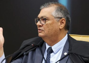 Dino vota por afastar Lei da Anistia para crimes permanentes