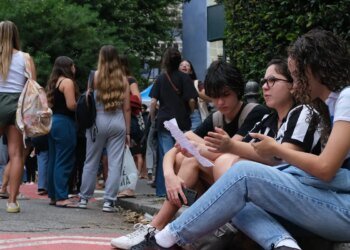Instituto oferta videoaulas de português a alunos do ensino médio