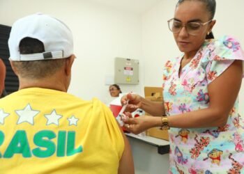 Prefeitura realiza vacinação de trabalhadores da Central de Abastecimento – Prefeitura Municipal de Candeias.