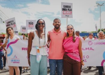 Caminhada Eles por Elas marca o início das ações voltadas no combate à violência contra a mulher – Prefeitura Municipal de Candeias.