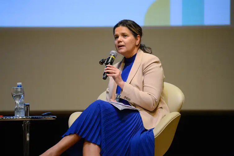 Tomaz Silva/Agência Brasil Rio de Janeiro (RJ), 12/09/2023 – A diretora da Segunda Diretoria da Agência Nacional de Vigilância Sanitária, Meiruze Freitas durante seminário Saúde e Soberania: o Complexo Econômico Industrial da Saúde como estratégia de desenvolvimento para