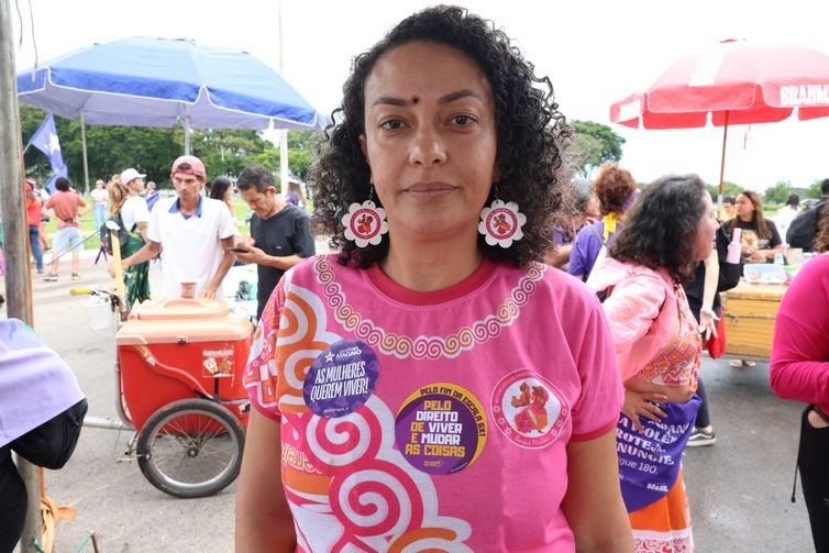 Valter Campanato/ Agência Brasil. Brasília-DF- 08/03/2026 - Ato 08M em Brasília. Raquel Braga Rodriguez, coordenadora do grupo Baque Mulher Brasília. Foto: Valter Campanato/ Agência Brasil.