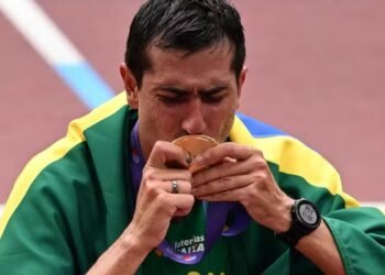 Caio Bonfim ganha prata em etapa mundial da marcha atlética na China