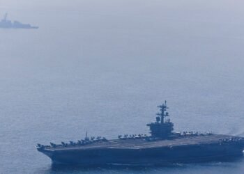 EUA negam que mísseis do Irã atingiram porta-aviões Abraham Lincoln