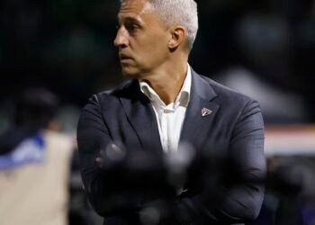 São Paulo anuncia demissão do técnico Hernán Crespo