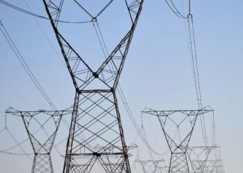 Aneel leiloa cinco lotes de linhas de transmissão de energia