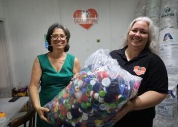 Estado doou 967 quilos de tampas plásticas para projeto de castração de animais de rua | SECOM