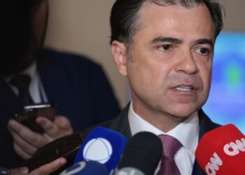 Diretor da Aneel critica Enel por tentar suspender processo