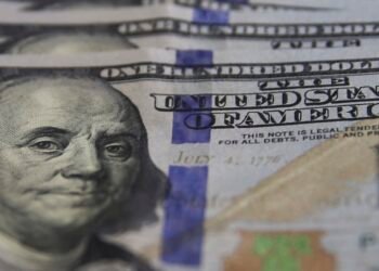 Dólar cai para R$ 5,17 e bolsa sobe com expectativas sobre guerra