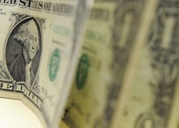 Dólar cai para R$ 5,24, e bolsa sobe 3,24% após fala de Trump