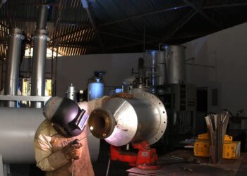 Faturamento da indústria sobe 2,3% em janeiro, mas está abaixo de 2025