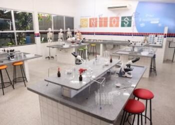 Governo do Estado inaugura modernização do Colégio Estadual de Tempo Integral Raphael Serravalle, em Salvador | SECOM