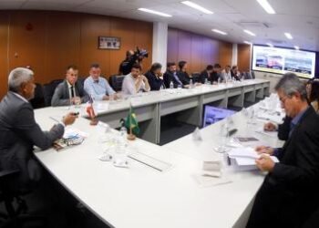 Governador destaca investimentos de R$ 84 milhões em Retirolândia e entrega veículos para a saúde | SECOM