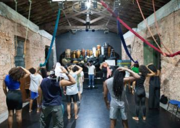 Escola Livre de Teatro abre inscrições para curso de formação e montagem cênica | SECOM