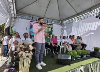 Agricultura familiar ganha reforço em Araci com entrega de mudas, equipamento de irrigação e títulos de domínio | SECOM