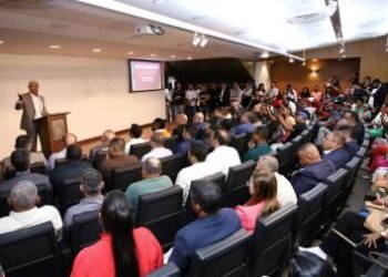 Governador autoriza obras de encostas e macrodrenagem para ampliar segurança em seis municípios baianos | SECOM