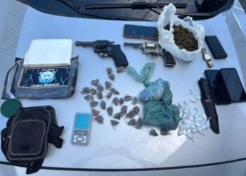 PM armas armas e drogas durante a Operação Força Total no interior baiano