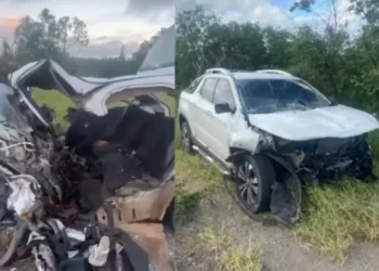 Cinco jovens morrem depois de colisão entre dois carros no interior baiano