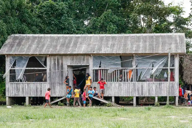 Território indígena Apyterewa (PA), 16/12/2025 - Povo Parakanã na Aldeia Apyterewa, onde acontece a ação de desintrusão no território indígena Apyterewa, é realizada de forma integrada, com participação do Ministério dos Povos Indígenas, Funai, Abin, Ibama, Força Nacional, polícias Civil e Militar do Pará e da Agência de Defesa Agropecuária do estado.
Foto: Bruno Peres/Agência Brasil