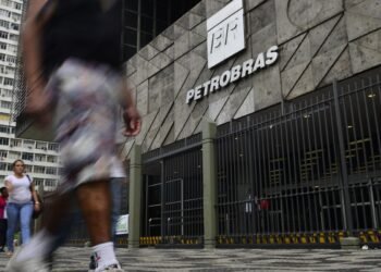 Petrobras diz que está entregando todo o combustível produzido