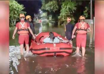 Chuva provoca desalojamentos e inundações em Peruíbe, litoral de SP