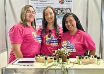 Jovens cientistas de Itororó produzem sabonete à base de capim-limão | SECOM