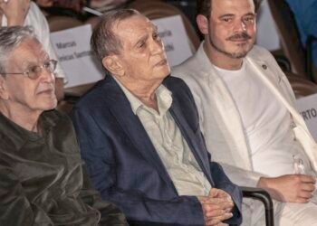 Mautner aposta no Brasil como luz diferente para o mundo, diz Caetano