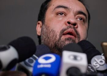 Ministro suspende julgamento que pode cassar governador do Rio